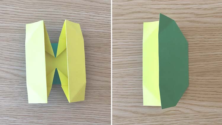折据の折り方6：右側耳部分をたおして、台形の形にする